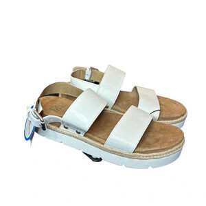 Platform sandals Time and Tru buckle white size 8